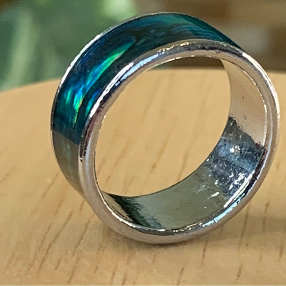 Vintage Abalone Shell Ring Band With Deer Animal Charm Silver Size 6 1970's Ring - Picture 8 of 14